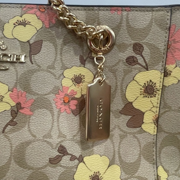 Coach purse - Picture 5 of 6